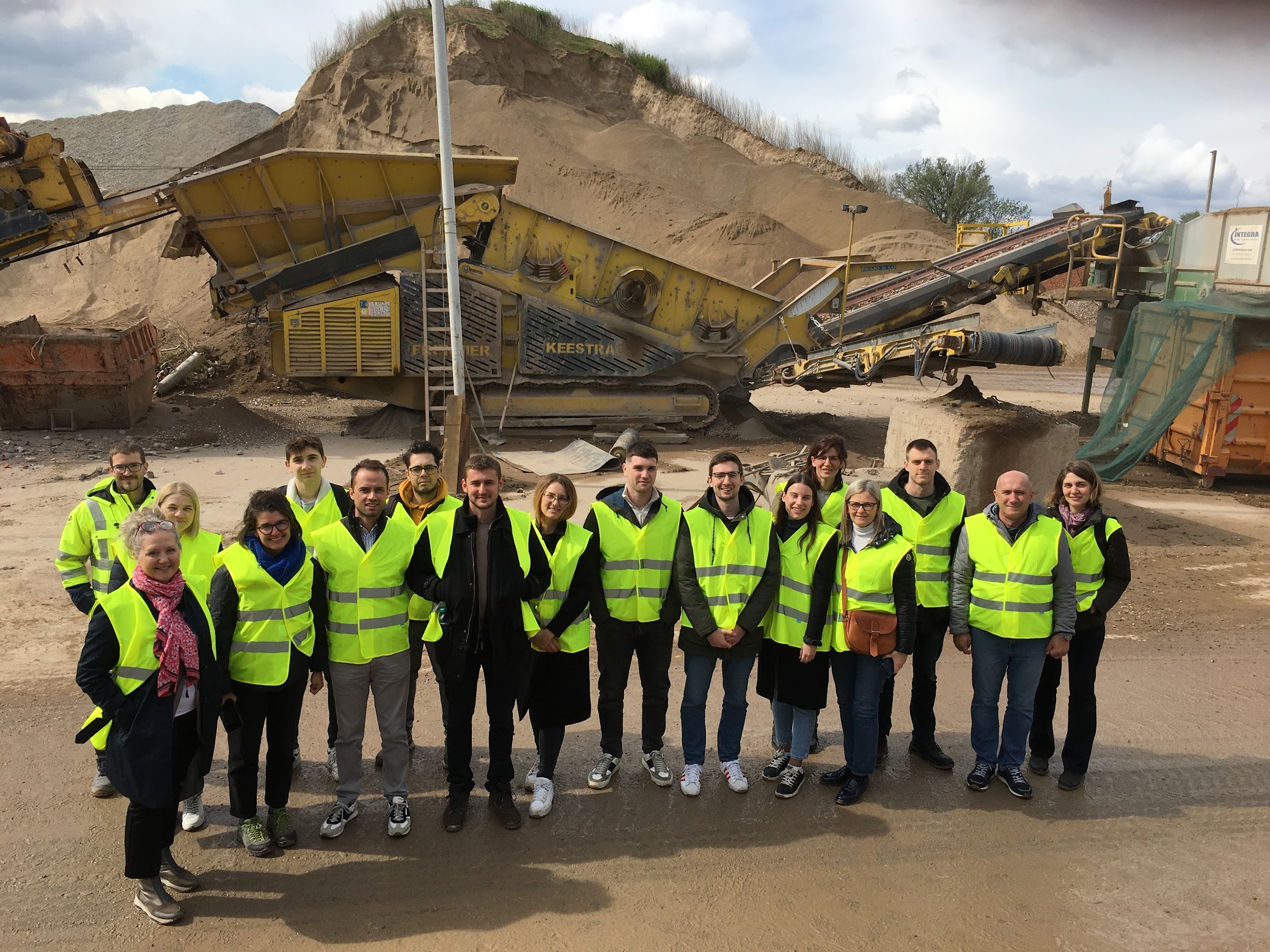 Group picture in front of a crusher