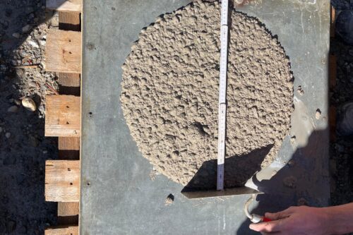 fresh concrete beeing measured